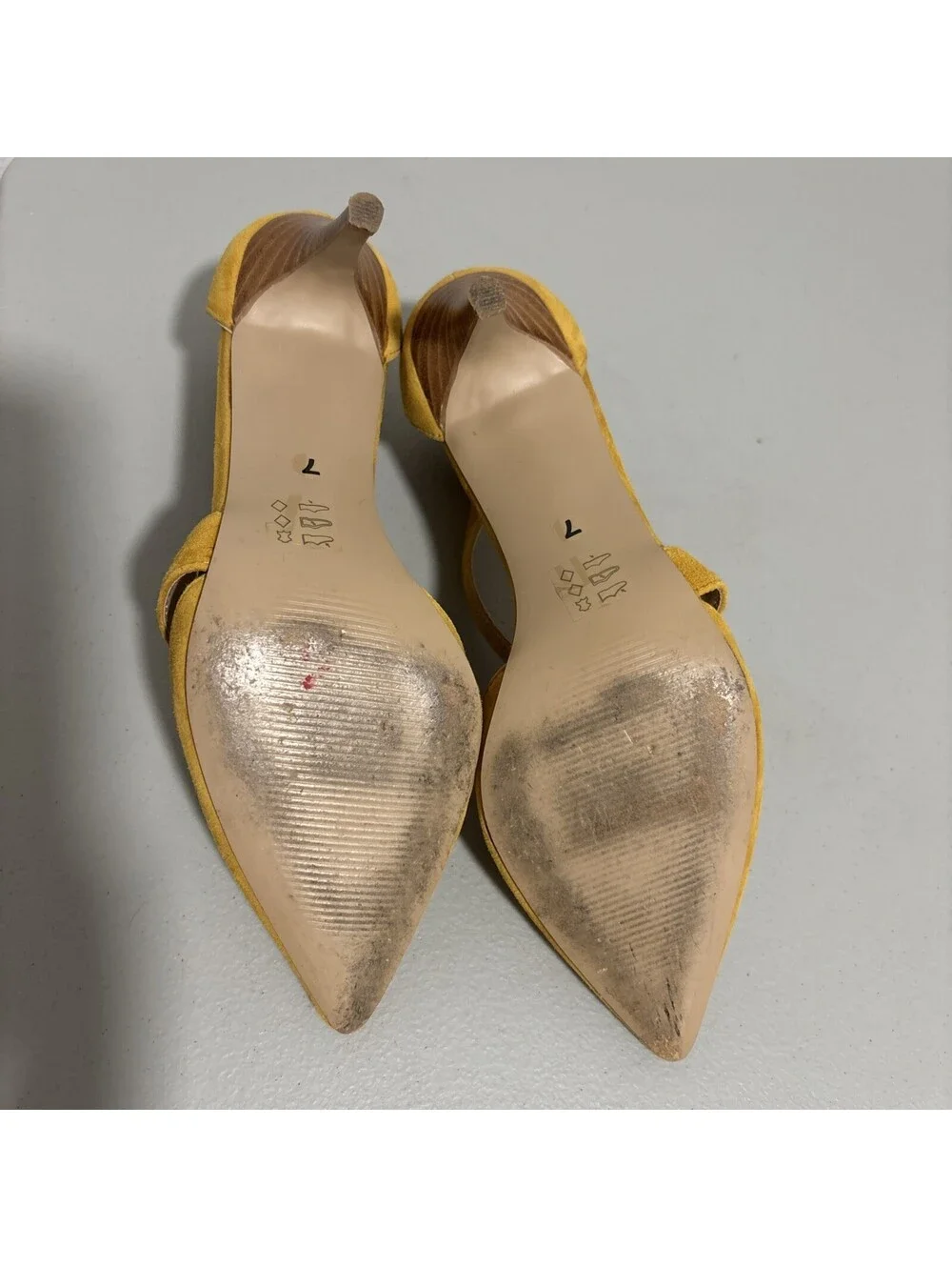 Woman’s Yellow Sole Society Cassia Suede Heels Pointed Toe Size 7